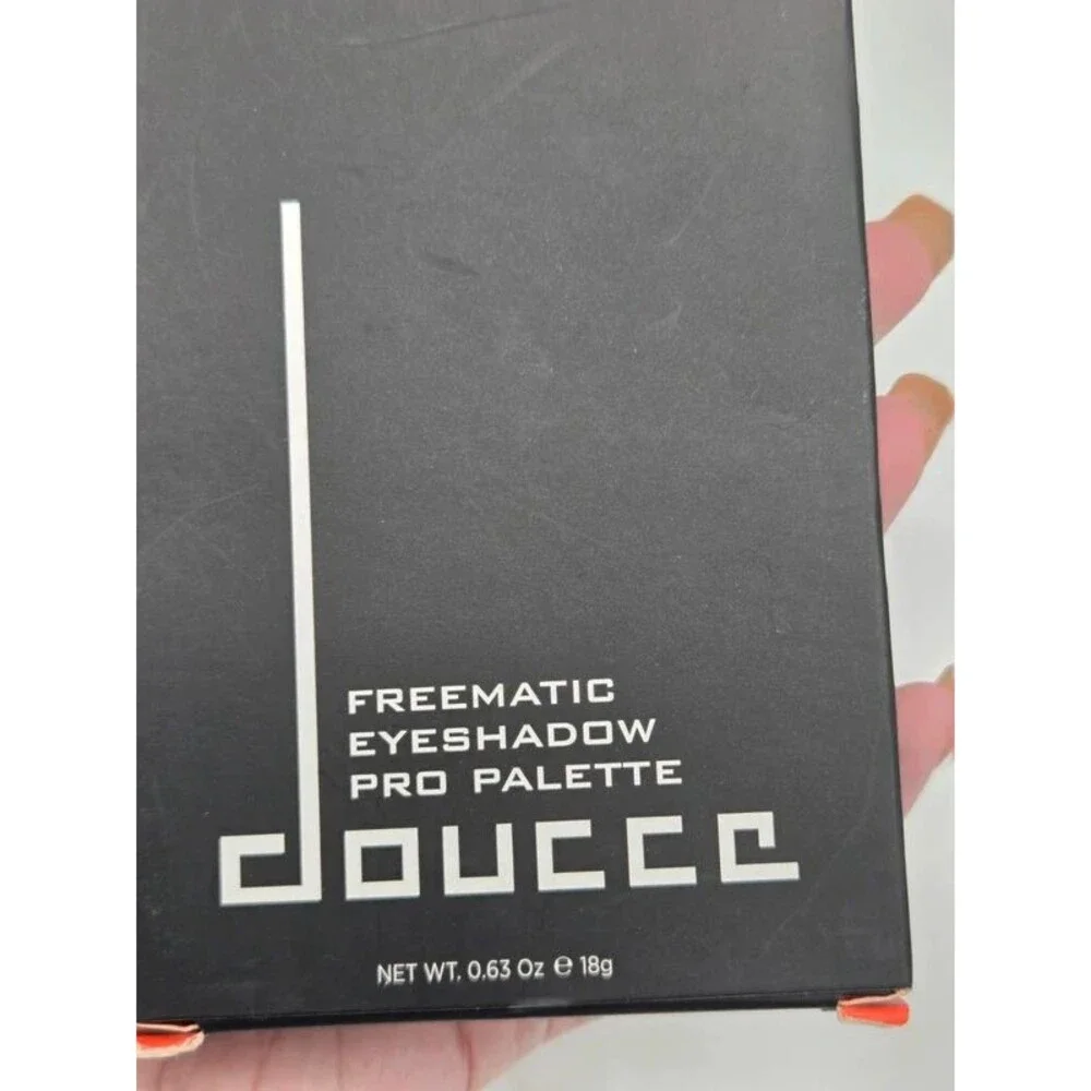 Doucce Freematic Eyeshadow Magnetic Pro Palette